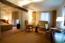 Ramada Hotel & Suites Bucharest North - apartament