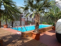 Ramada Hotel & Suites Bucharest North - piscina