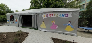 Fortyland exterior
