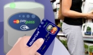 MasterCard ajuta persoanele care folosesc autobuzul sa-si scurteze timpul de calatorie, platind cu cardurile contactless 